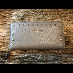 💕Authentic Coach Wallet💕
